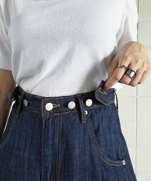 me+em select(ミームセレクト)の「ハイウエストタックボタンネイビーデニムパンツ(デニムパンツ・レディース・インディゴブルー・SMALL/MEDIUM)」の6枚目の写真