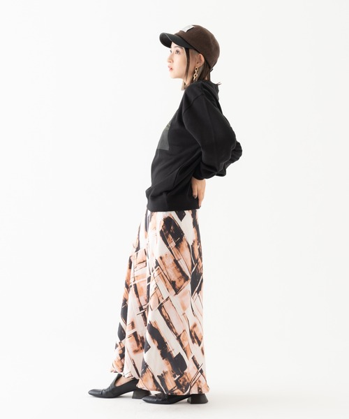 LAYMEE（レイミー）の「Tailflower sweat CS / テイルフラワースウェットカットソー（Tシャツ/カットソー・レディース・ホワイト/ブラック/サンドベージュ・FREE）」の21枚目の写真