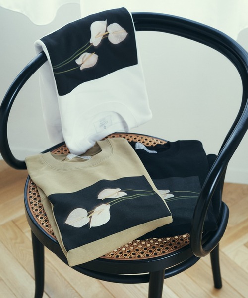 LAYMEE（レイミー）の「Tailflower sweat CS / テイルフラワースウェットカットソー（Tシャツ/カットソー・レディース・ホワイト/ブラック/サンドベージュ・FREE）」の6枚目の写真