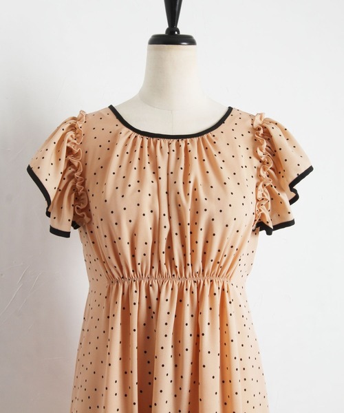 tocco closet(トッコ クローゼット)の「後ろリボン付き配色切り替えドットワンピース(ワンピース・レディース・ブラック/ピンクベージュ/オフホワイト・M)」の15枚目の写真