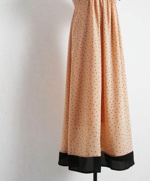 tocco closet(トッコ クローゼット)の「後ろリボン付き配色切り替えドットワンピース(ワンピース・レディース・ブラック/ピンクベージュ/オフホワイト・M)」の19枚目の写真