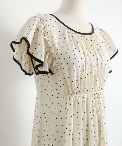 tocco closet(トッコ クローゼット)の「後ろリボン付き配色切り替えドットワンピース(ワンピース・レディース・ブラック/ピンクベージュ/オフホワイト・M)」の22枚目の写真