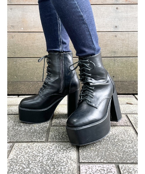 ENVYM（アンビー）の「ＬＡＣＥ ＵＰアンクルブーツ（ブーツ・レディース・ブラック・23.5cm/24.5cm/22.5cm）」の2枚目の写真