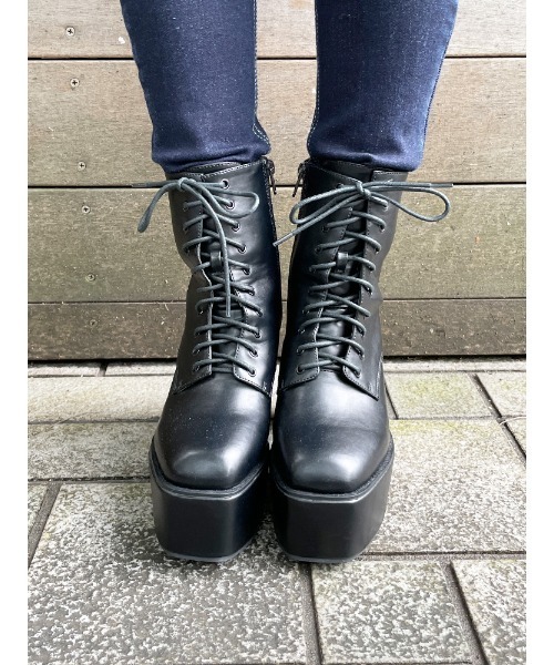 ENVYM（アンビー）の「ＬＡＣＥ ＵＰアンクルブーツ（ブーツ・レディース・ブラック・23.5cm/24.5cm/22.5cm）」の3枚目の写真