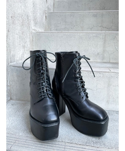 ENVYM（アンビー）の「ＬＡＣＥ ＵＰアンクルブーツ（ブーツ・レディース・ブラック・23.5cm/24.5cm/22.5cm）」の13枚目の写真