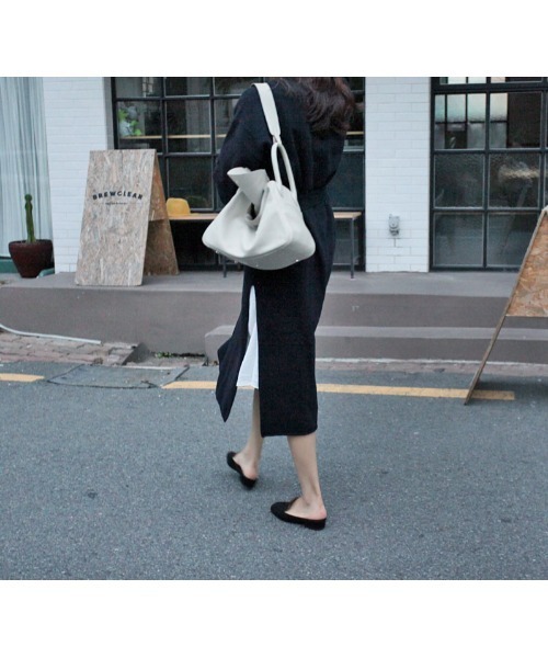 Ritzy(リッツィー)の「大人シルエット ゆる感 カーディガン(カーディガン/ボレロ・レディース・ブラック/グレー/オフホワイト/ダークベージュ/オレンジ系・FREE)」の8枚目の写真