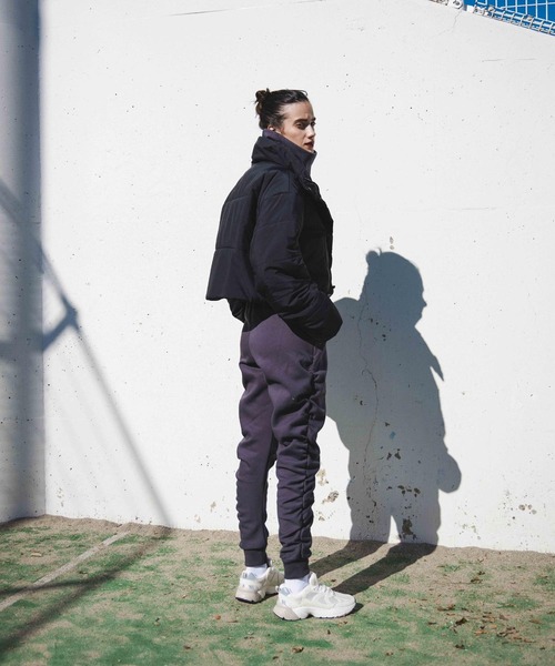 FIG&VIPER（フィグアンドバイパー）の「シャーリングLOGOジョガーPT（スウェットパンツ・レディース・グリーン/アイボリー/ダークグレー・FREE）」の22枚目の写真