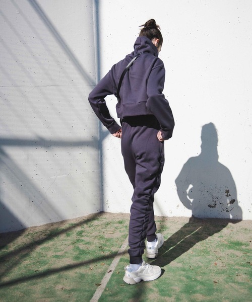 FIG&VIPER（フィグアンドバイパー）の「シャーリングLOGOジョガーPT（スウェットパンツ・レディース・グリーン/アイボリー/ダークグレー・FREE）」の7枚目の写真