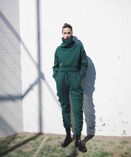 FIG&VIPER（フィグアンドバイパー）の「シャーリングLOGOジョガーPT（スウェットパンツ・レディース・グリーン/アイボリー/ダークグレー・FREE）」の4枚目の写真