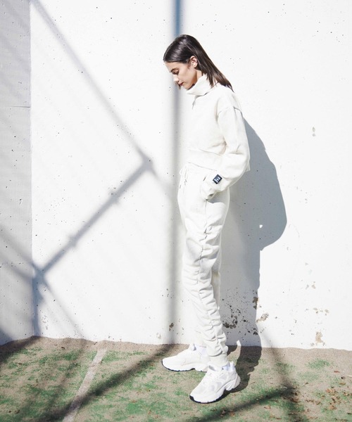 FIG&VIPER（フィグアンドバイパー）の「シャーリングLOGOジョガーPT（スウェットパンツ・レディース・グリーン/アイボリー/ダークグレー・FREE）」の20枚目の写真