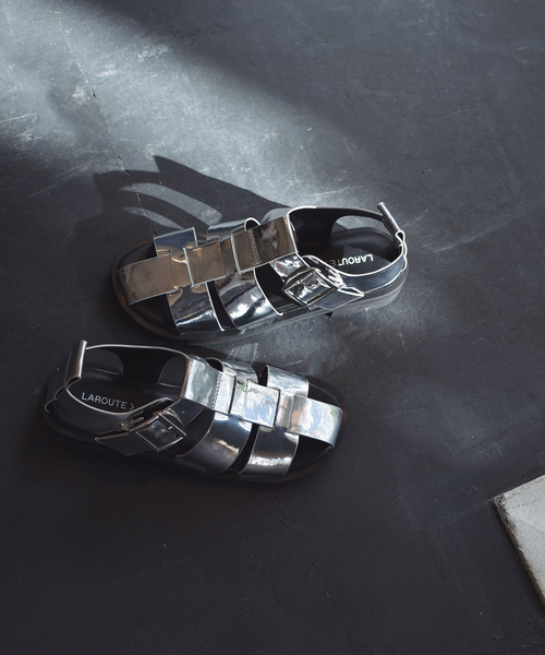 LAROUTE（ラルート）の「【WEB限定】グルカサンダル（サンダル・レディース・ホワイト/ライトグレー/ブラック/シルバー・38/39/35/36/37）」の4枚目の写真