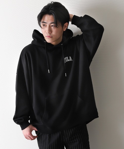 FILA（フィラ）の「【別注】 【FILA】 ワンポイント ロゴ 刺繍 ビッグシルエット 裏毛 スウェット パーカー（パーカー・レディース・ホワイト/グレー系1/ブラック/グレー/ネイビー系/グリーン/チャコール/イエロー系/ホワイト系/ブラック系/ブルー/グレー系/マスタード/ネイビー/アイボリー系/オートミール/ブルー系/グリーン系・X-LARGE/LARGE/MEDIUM）」の5枚目の写真