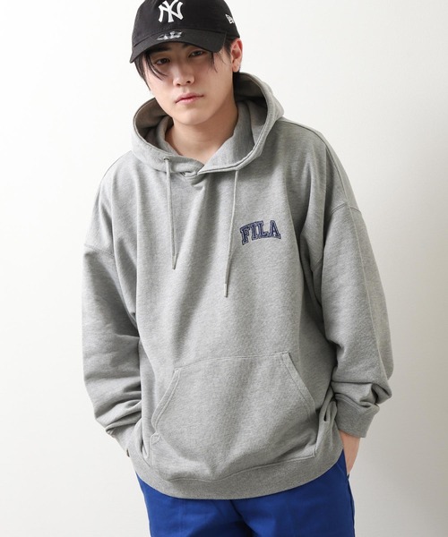 FILA（フィラ）の「【別注】 【FILA】 ワンポイント ロゴ 刺繍 ビッグシルエット 裏毛 スウェット パーカー（パーカー・レディース・ホワイト/グレー系1/ブラック/グレー/ネイビー系/グリーン/チャコール/イエロー系/ホワイト系/ブラック系/ブルー/グレー系/マスタード/ネイビー/アイボリー系/オートミール/ブルー系/グリーン系・X-LARGE/LARGE/MEDIUM）」の7枚目の写真