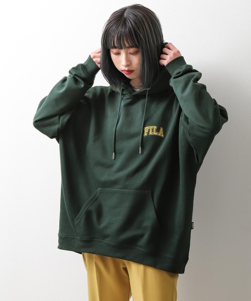 FILA（フィラ）の「【別注】 【FILA】 ワンポイント ロゴ 刺繍 ビッグシルエット 裏毛 スウェット パーカー（パーカー・レディース・ホワイト/グレー系1/ブラック/グレー/ネイビー系/グリーン/チャコール/イエロー系/ホワイト系/ブラック系/ブルー/グレー系/マスタード/ネイビー/アイボリー系/オートミール/ブルー系/グリーン系・X-LARGE/LARGE/MEDIUM）」の12枚目の写真