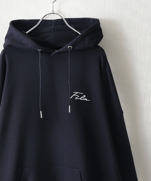 FILA（フィラ）の「【別注】 【FILA】 ワンポイント ロゴ 刺繍 ビッグシルエット 裏毛 スウェット パーカー（パーカー・レディース・ホワイト/グレー系1/ブラック/グレー/ネイビー系/グリーン/チャコール/イエロー系/ホワイト系/ブラック系/ブルー/グレー系/マスタード/ネイビー/アイボリー系/オートミール/ブルー系/グリーン系・X-LARGE/LARGE/MEDIUM）」の13枚目の写真