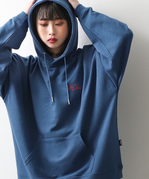 FILA（フィラ）の「【別注】 【FILA】 ワンポイント ロゴ 刺繍 ビッグシルエット 裏毛 スウェット パーカー（パーカー・レディース・ホワイト/グレー系1/ブラック/グレー/ネイビー系/グリーン/チャコール/イエロー系/ホワイト系/ブラック系/ブルー/グレー系/マスタード/ネイビー/アイボリー系/オートミール/ブルー系/グリーン系・X-LARGE/LARGE/MEDIUM）」の14枚目の写真