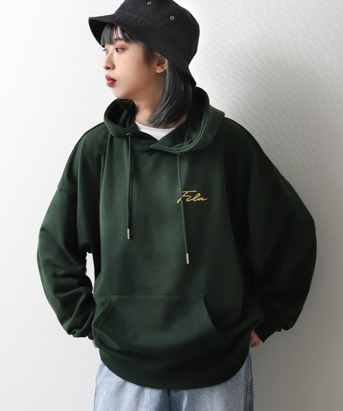 FILA（フィラ）の「【別注】 【FILA】 ワンポイント ロゴ 刺繍 ビッグシルエット 裏毛 スウェット パーカー（パーカー・レディース・ホワイト/グレー系1/ブラック/グレー/ネイビー系/グリーン/チャコール/イエロー系/ホワイト系/ブラック系/ブルー/グレー系/マスタード/ネイビー/アイボリー系/オートミール/ブルー系/グリーン系・X-LARGE/LARGE/MEDIUM）」の11枚目の写真