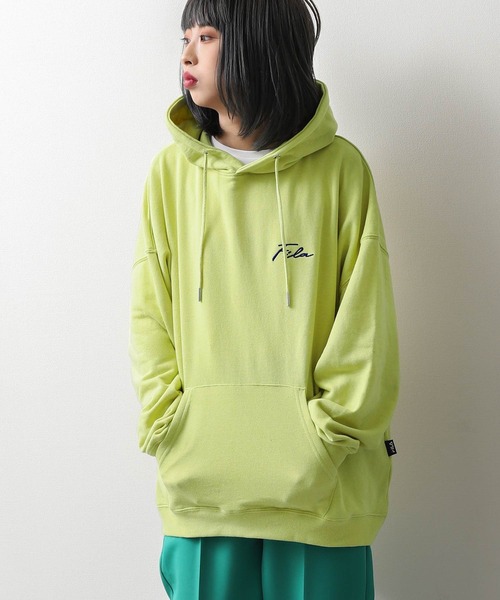 FILA（フィラ）の「【別注】 【FILA】 ワンポイント ロゴ 刺繍 ビッグシルエット 裏毛 スウェット パーカー（パーカー・レディース・ホワイト/グレー系1/ブラック/グレー/ネイビー系/グリーン/チャコール/イエロー系/ホワイト系/ブラック系/ブルー/グレー系/マスタード/ネイビー/アイボリー系/オートミール/ブルー系/グリーン系・X-LARGE/LARGE/MEDIUM）」の17枚目の写真