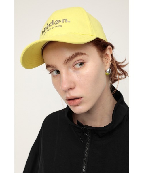 SLY(スライ)の「EMBROIDERY LOGO CAP エンブロイダリー ロゴ キャップ(キャップ・レディース・ブラック/イエロー・FREE)」の1枚目の写真