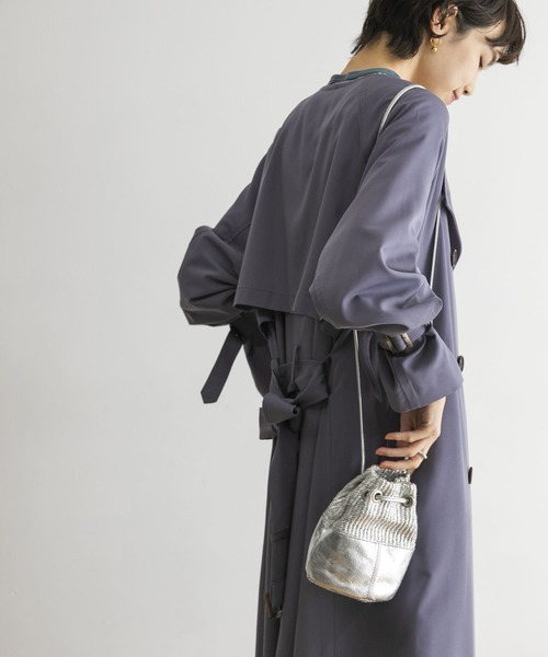 URBAN RESEARCH(アーバンリサーチ)の「ノーカラーロングトレンチコート(トレンチコート・レディース・ブルー系その他/ベージュ・36/38)」の4枚目の写真