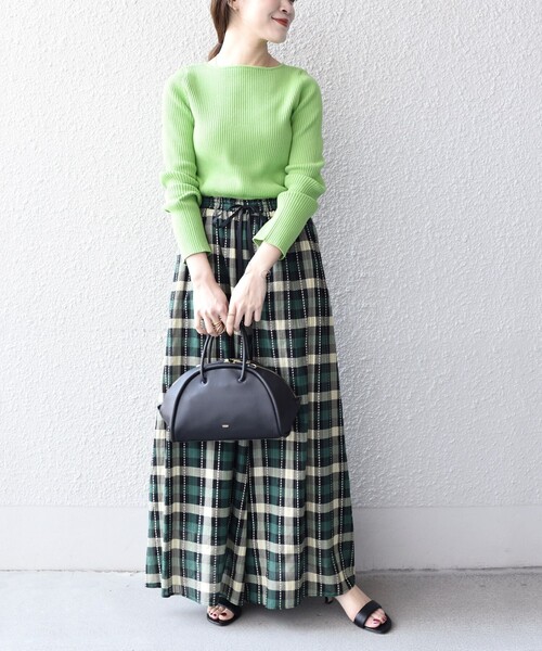 SHIPS（シップス）の「*【SHIPS別注】〈手洗い可能〉UHURUプリントワイドパンツ◇（その他パンツ・レディース・ライトブラウン/ダークグリーン/ネイビー/ダークグレー/ブラウン系その他/ブラウン系・SMALL/MEDIUM）」の20枚目の写真