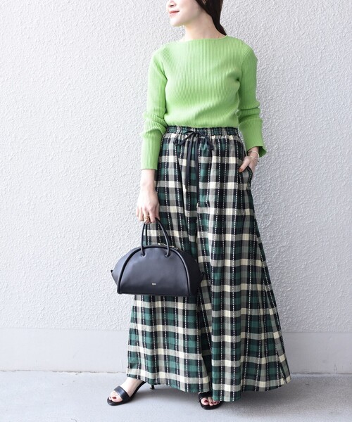 SHIPS（シップス）の「*【SHIPS別注】〈手洗い可能〉UHURUプリントワイドパンツ◇（その他パンツ・レディース・ライトブラウン/ダークグリーン/ネイビー/ダークグレー/ブラウン系その他/ブラウン系・SMALL/MEDIUM）」の16枚目の写真