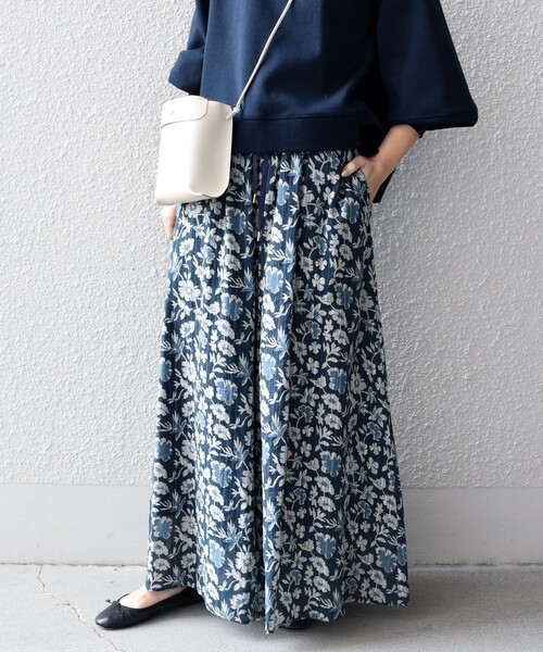 SHIPS（シップス）の「*【SHIPS別注】〈手洗い可能〉UHURUプリントワイドパンツ◇（その他パンツ・レディース・ライトブラウン/ダークグリーン/ネイビー/ダークグレー/ブラウン系その他/ブラウン系・SMALL/MEDIUM）」の10枚目の写真