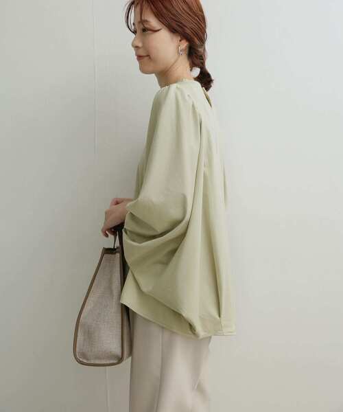 URBAN RESEARCH DOORS（アーバンリサーチドアーズ）の「ボリュームスリーブプルオーバー（Tシャツ/カットソー・レディース・グリーン系その他/ライトブルー/ネイビー・MEDIUM）」の5枚目の写真