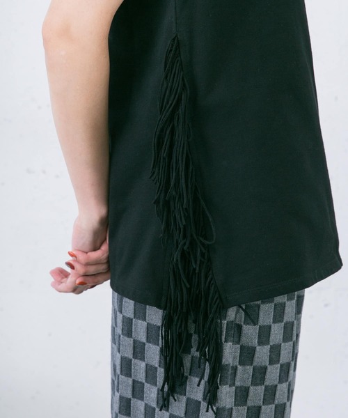 KBF（ケイビーエフ）の「フリンジトップス（Tシャツ/カットソー・レディース・ブラック/アイボリー・ONE）」の7枚目の写真