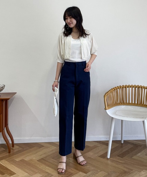 EPIMI E'PIMMY（エピミエピミー）の「クロップドエンボスブラウスカーディガン（カーディガン/ボレロ・レディース・ブラック/アイボリー・MEDIUM）」の3枚目の写真