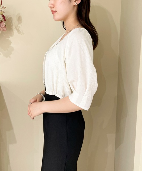 EPIMI E'PIMMY（エピミエピミー）の「クロップドエンボスブラウスカーディガン（カーディガン/ボレロ・レディース・ブラック/アイボリー・MEDIUM）」の17枚目の写真