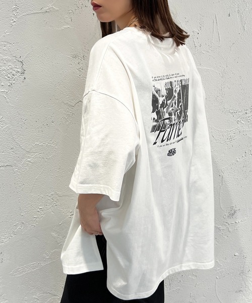 apres jour mignon(アプレジュールミニョン)の「ロゴBIGスリットTシャツ【ZOZOTOWN限定アイテム】(Tシャツ/カットソー・レディース・ピンク/パープル/オフホワイト/ホワイト系その他2/ブラック系その他/ホワイト系その他/イエロー/ブラック系その他2/ブラック・フリー/X-LARGE)」の3枚目の写真