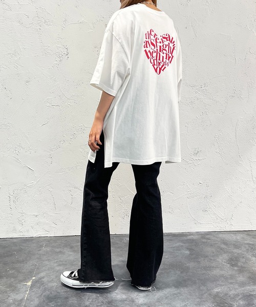 apres jour mignon(アプレジュールミニョン)の「ロゴBIGスリットTシャツ【ZOZOTOWN限定アイテム】(Tシャツ/カットソー・レディース・ピンク/パープル/オフホワイト/ホワイト系その他2/ブラック系その他/ホワイト系その他/イエロー/ブラック系その他2/ブラック・フリー/X-LARGE)」の17枚目の写真