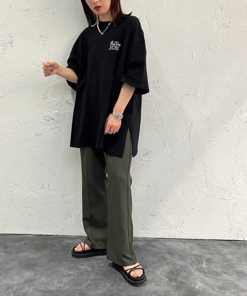 apres jour mignon(アプレジュールミニョン)の「ロゴBIGスリットTシャツ【ZOZOTOWN限定アイテム】(Tシャツ/カットソー・レディース・ピンク/パープル/オフホワイト/ホワイト系その他2/ブラック系その他/ホワイト系その他/イエロー/ブラック系その他2/ブラック・フリー/X-LARGE)」の14枚目の写真