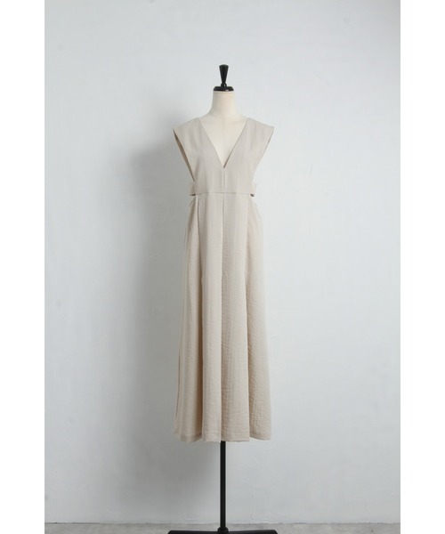 &. NOSTALGIA（アンドドットノスタルジア）の「【ZOZO限定】リネンタッチカッティングジャンパースカート（ジャンパースカート・レディース・ライトベージュ/モカ/ブラック・FREE）」の4枚目の写真