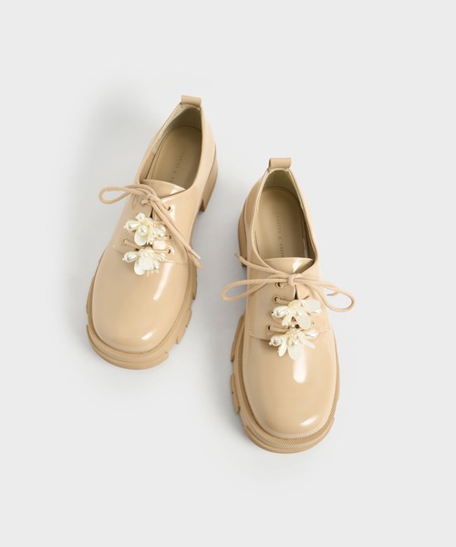 CHARLES & KEITH(チャールズ & キース)の「Hayden ヘイデン ビーズエンベリッシュドパテントオックスフォード(ドレスシューズ・レディース・ブラック/アイボリー・22.5cm/23cm/23.5cm/24.5cm/25cm)」の10枚目の写真