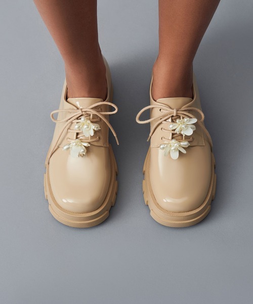 CHARLES & KEITH(チャールズ & キース)の「Hayden ヘイデン ビーズエンベリッシュドパテントオックスフォード(ドレスシューズ・レディース・ブラック/アイボリー・22.5cm/23cm/23.5cm/24.5cm/25cm)」の12枚目の写真