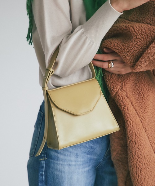 RIVE DROITE（リヴドロワ）の「様々な装いに合わせて持てる/イタリアンレザーフラップミニバッグ（ハンドバッグ・レディース・ブラック/グリーン系その他・FREE）」の2枚目の写真