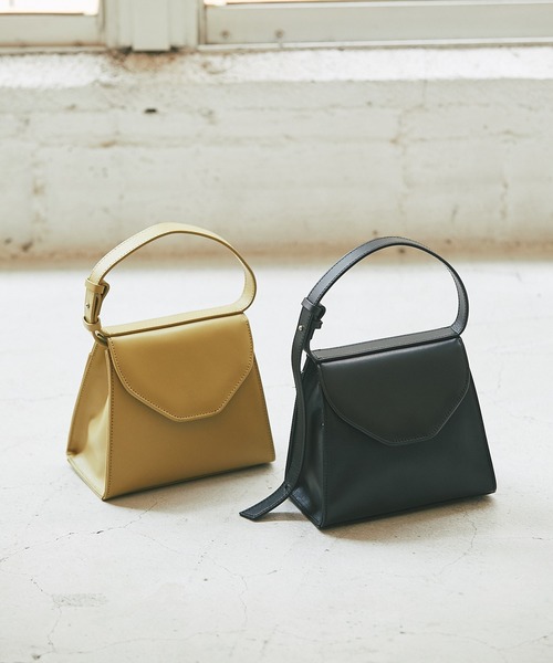 RIVE DROITE（リヴドロワ）の「様々な装いに合わせて持てる/イタリアンレザーフラップミニバッグ（ハンドバッグ・レディース・ブラック/グリーン系その他・FREE）」の6枚目の写真