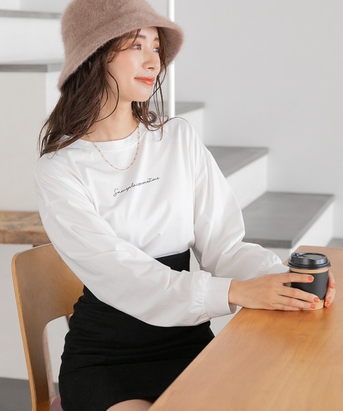 mysty woman（ミスティウーマン）の「フロントロゴレギュラーロンＴ 165694（Tシャツ/カットソー・レディース・ブラック/オフホワイト/モカ・FREE）」の2枚目の写真