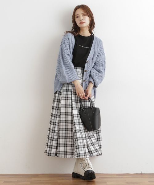 mysty woman（ミスティウーマン）の「フロントロゴレギュラーロンＴ 165694（Tシャツ/カットソー・レディース・ブラック/オフホワイト/モカ・FREE）」の5枚目の写真