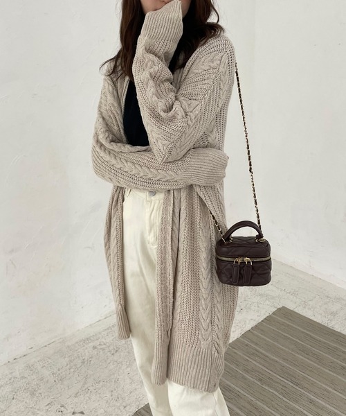 Lamoa(ラモア)の「Lamoa/ケーブルニット ルーズ カーディガン(カーディガン/ボレロ・レディース・グレー/アイボリー・FREE)」の4枚目の写真