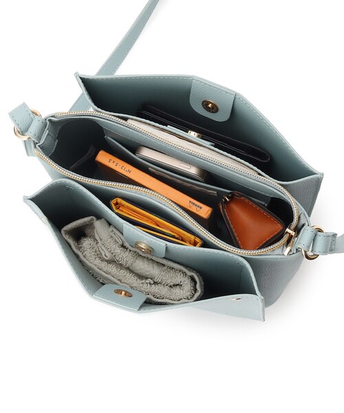 SHOO・LA・RUE（シューラルー）の「◆スクエアポケットショルダーバッグ（ショルダーバッグ・レディース・アイボリー/ブラック/グレー/ブルー・00）」の8枚目の写真