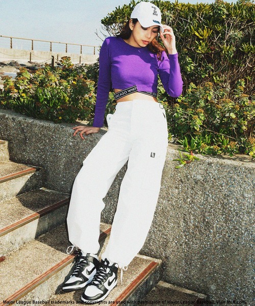 BACK TO THE FIELD（バック トゥー ザ フィールド）の「【MLB】ラインロゴウエストクロスカットリブトップス（Tシャツ/カットソー・レディース・パープル/ホワイト/ブラック・FREE）」の5枚目の写真