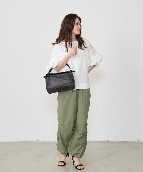 Shelly island(シェリーアイランド)の「ボリュームタックフリルブラウス(シャツ/ブラウス・レディース・ブラック/ホワイト・M)」の6枚目の写真