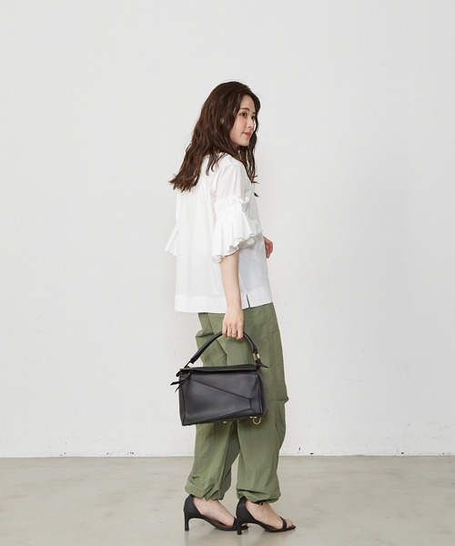 Shelly island(シェリーアイランド)の「ボリュームタックフリルブラウス(シャツ/ブラウス・レディース・ブラック/ホワイト・M)」の7枚目の写真