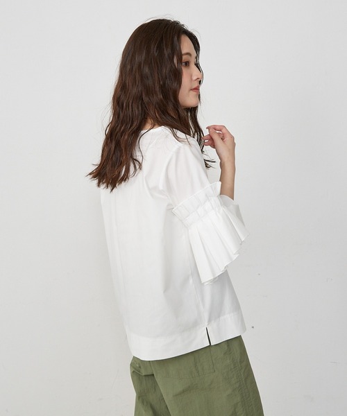 Shelly island(シェリーアイランド)の「ボリュームタックフリルブラウス(シャツ/ブラウス・レディース・ブラック/ホワイト・M)」の4枚目の写真