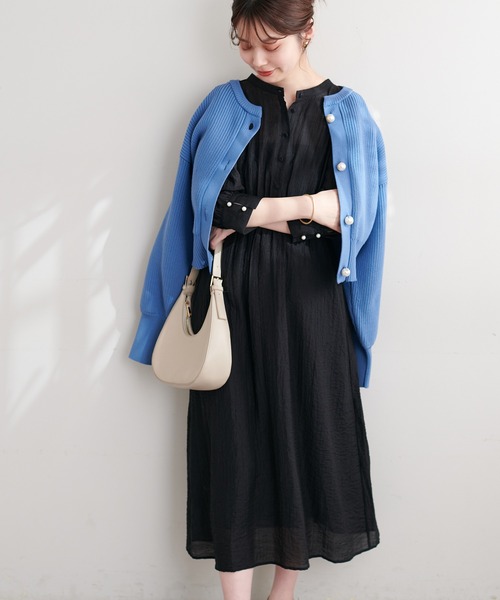 natural couture（ナチュラルクチュール）の「WEB限定カラーあり/シャーリングプリーツワンピース（ワンピース・レディース・ブラウン/ブラック/ライトグレー/その他1/その他2/その他3・FREE）」の2枚目の写真