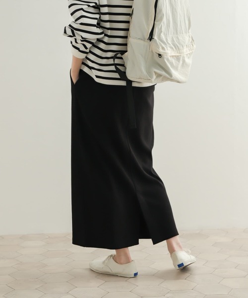 URBAN RESEARCH DOORS(アーバンリサーチドアーズ)の「リブカットストレートスカート(スカート・レディース・ブラック/チャコールグレー・MEDIUM)」の8枚目の写真