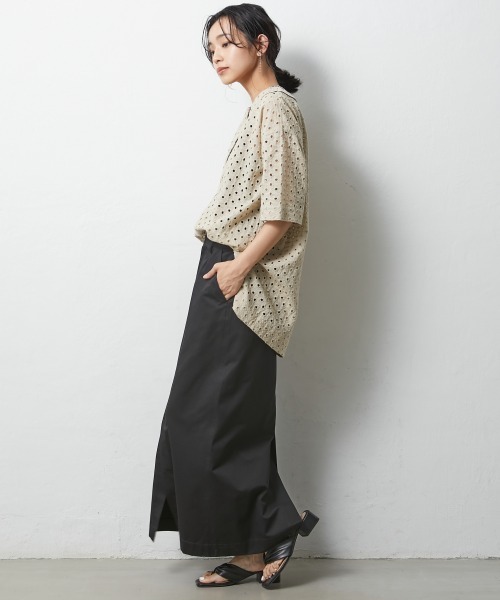 CHIC STYLE(シックスタイル)の「<大きいサイズ>綿100%オールオーバー刺しゅう深Vネックブラウス シックスタイル(シャツ/ブラウス・レディース・ブラック/ベージュ・L/LL/3L/4L/5L)」の4枚目の写真